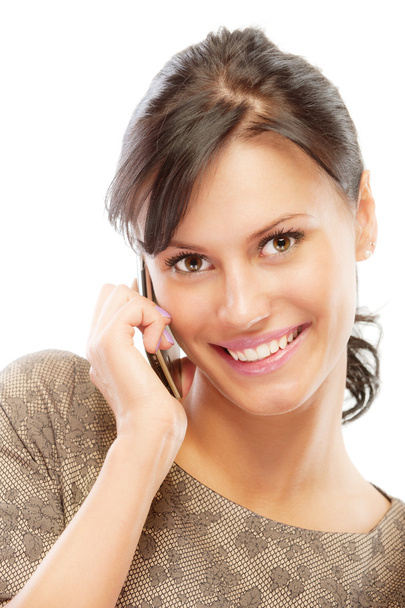 usměvavá brunetka mluví do mobilu - Fotografie, Obrázek