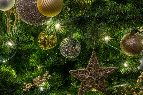 Işıklı Noel Ağacının Detayları  - Fotoğraf, Görsel