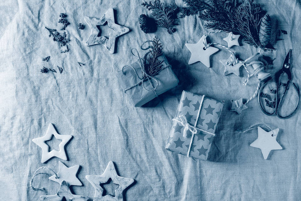 Різдвяні зірки та подарунки
 - Фото, зображення