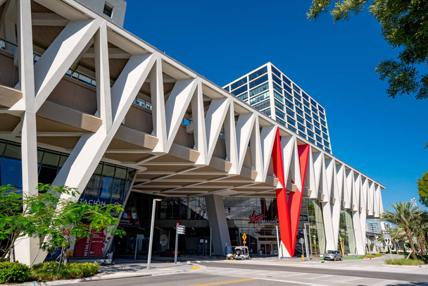 Virgin Miamicentral Brightline high speed train station platform Downtown Miami Florida USA - Foto, imagen