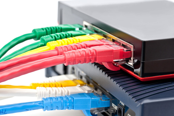 przełącznik Ethernet na białym tle i router połączenie lan kolorowy - Zdjęcie, obraz