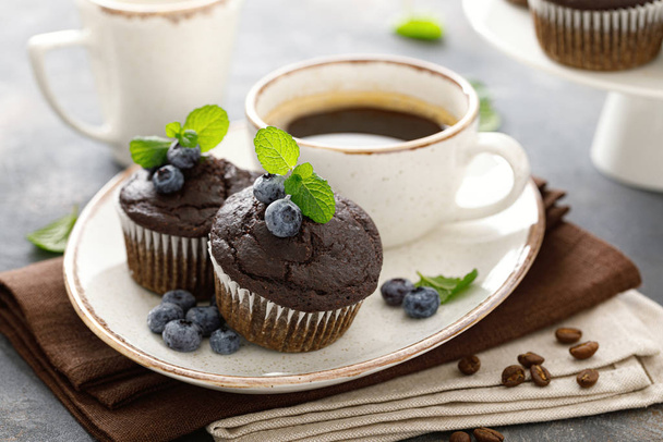 Chocolate muffins with fresh blueberry and cofee cup for breakfast - Фото, зображення