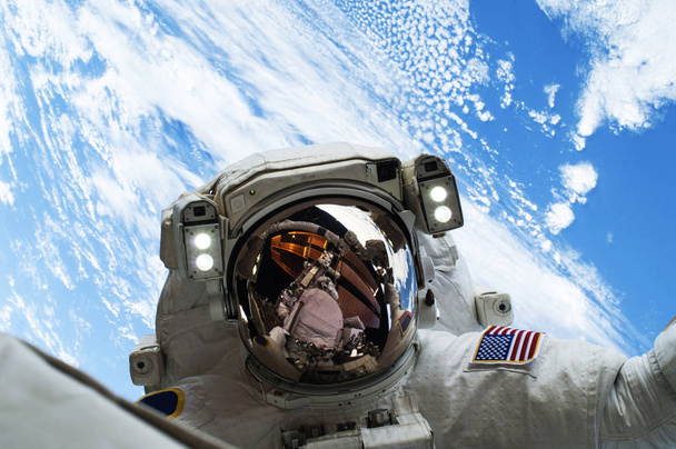 astronautes de la NASA dans l'espace - 24 décembre 2013. éléments de cette image fournis par nasa
 - Photo, image