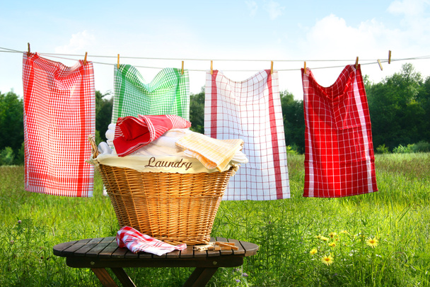 toallas de secado en el tendedero
 - Foto, Imagen