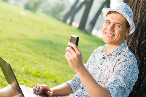 young man with a cell phone - Foto, Bild