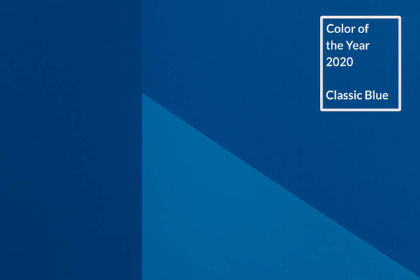klassisches blaues Farbkonzept. klassisch blauer Papierhintergrund. Texturiertes Papier Hintergrund aus nächster Nähe. Trendfarbe des Jahres 2020. kopieren Raum - Foto, Bild