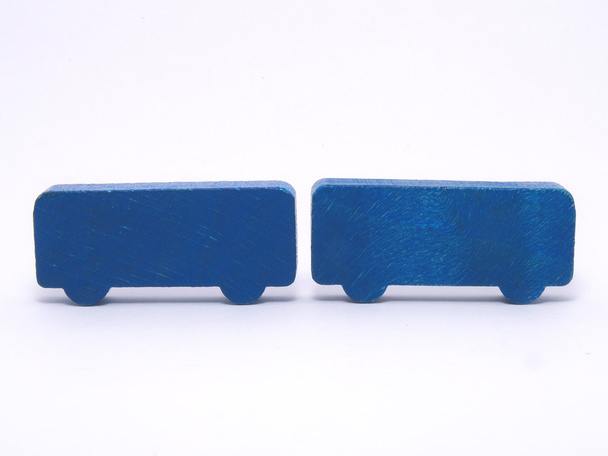 Deux jouets bus en bois bleu
 - Photo, image