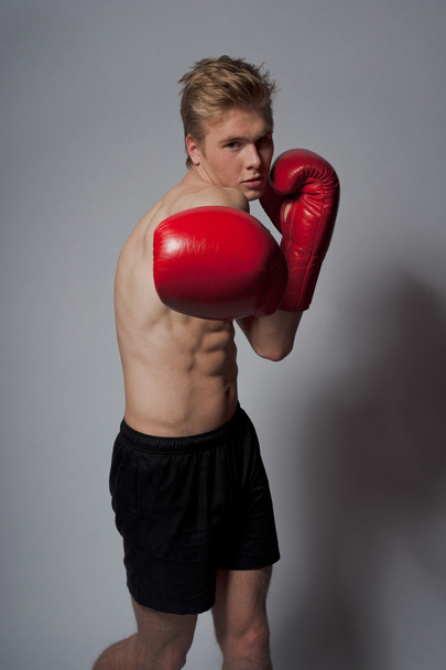 Young man boxing - Fotoğraf, Görsel
