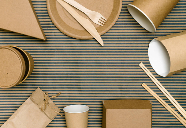 Embalagem de papel de fast food e conjunto de utensílios de mesa descartáveis
. - Foto, Imagem