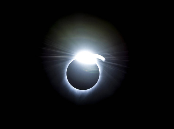 2017 Eclipse solar total. elementos desta imagem fornecidos por nasa
 - Foto, Imagem