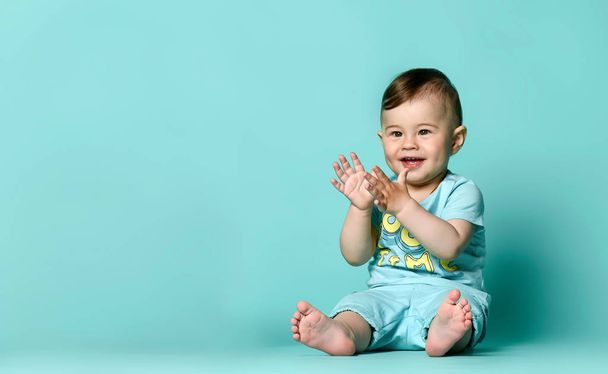 Little cute baby in blue t-shirt isolated - Zdjęcie, obraz
