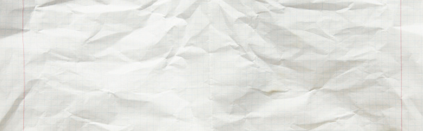 pohled shora na prázdnou zmačkanou bílou texturu papíru, panoramatický záběr - Fotografie, Obrázek