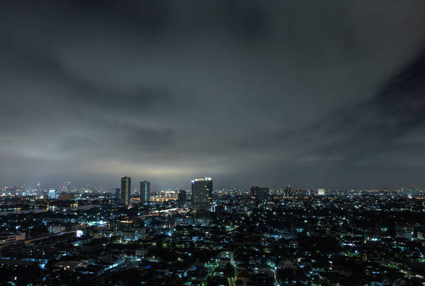 Panorama nocnego pejzażu miasta w Bangkoku, Tajlandia - Zdjęcie, obraz
