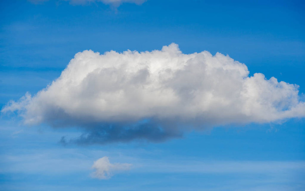 Хмари Кумуліформний хмарний пейзаж У метеорології хмара є аерозолем
 - Фото, зображення