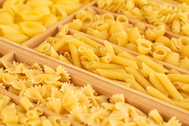 Various kind of pasta - Foto, afbeelding