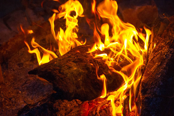 Brand in de meest voorkomende vorm kan leiden tot een brand die p kan veroorzaken - Foto, afbeelding