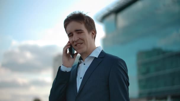  Positive business mobile dialogue on a cell phone. Businessman talking with smile. Slowmotion - Materiał filmowy, wideo