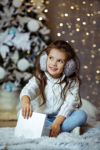 little child girl with gift box near xmas tree - Foto, Imagem