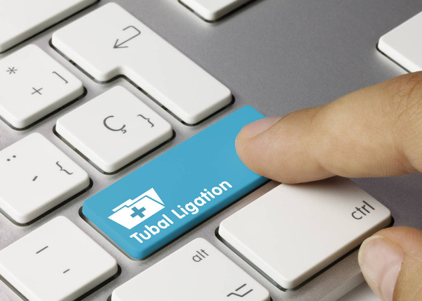 Röhrenligation - Beschriftung auf blauer Tastatur - Foto, Bild