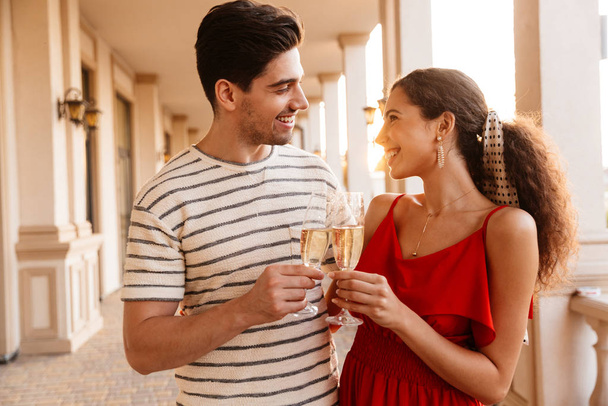 Image of happy caucasian couple hugging and drinking champagne - Photo, Image