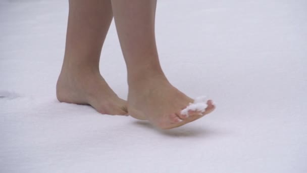 A piedi nudi sulla neve
 - Filmati, video