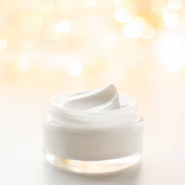 Crema facial hidratante tarro sobre fondo de brillo de vacaciones, mois
 - Foto, imagen