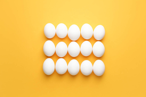 Fresh raw eggs on color background - Foto, Imagen
