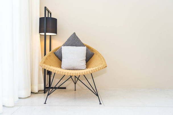 Подушка на диване украшения кресла
 - Фото, изображение