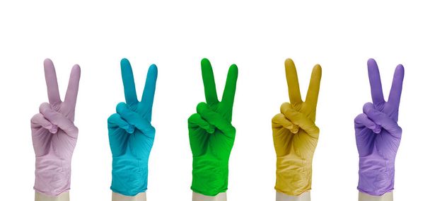 Set de guantes médicos de goma multicolor aislados sobre fondo blanco. - Foto, Imagen