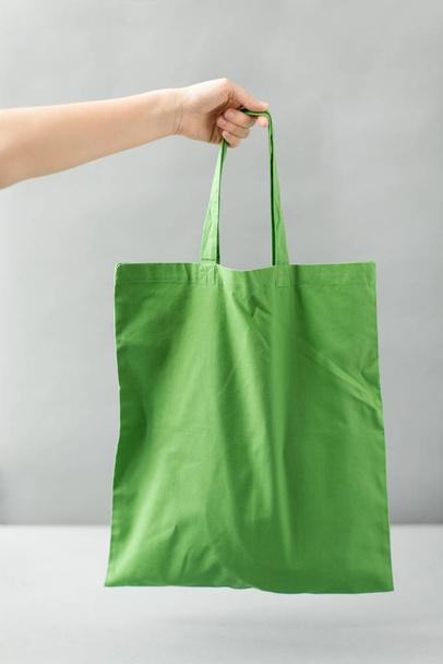 hand holding reusable canvas bag for food shopping - Foto, Imagem