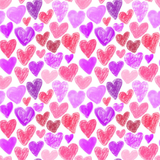 nahtloses Muster mit einfachen rosa und lila Herzen, von Hand auf weißem Hintergrund gezeichnet - Foto, Bild