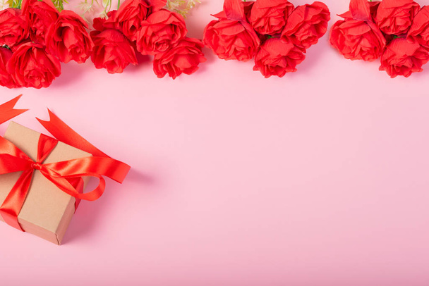 Valentines day and love concept. One small gift box with flowers - Φωτογραφία, εικόνα