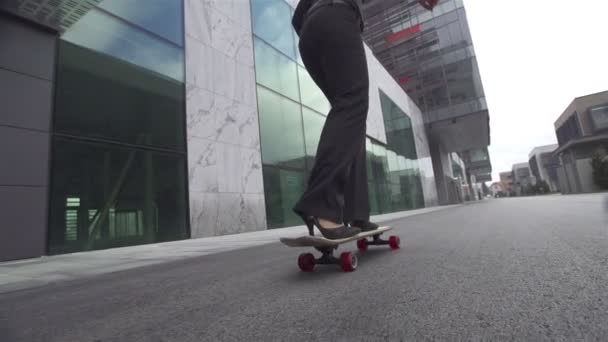 Tacones altos skateboarding
 - Metraje, vídeo