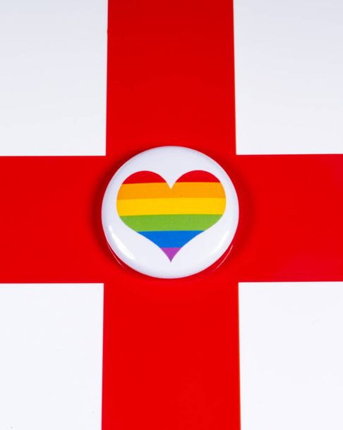 LGBTQ Rainbow Heart with England Flag - Foto, imagen