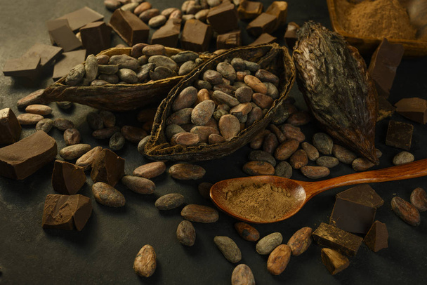 open cocoa fruit lies on a wooden table with cocoa beans - Foto, imagen