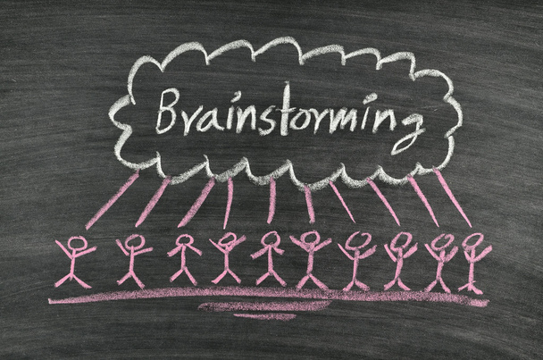 Brainstormen op blackboard - Foto, afbeelding