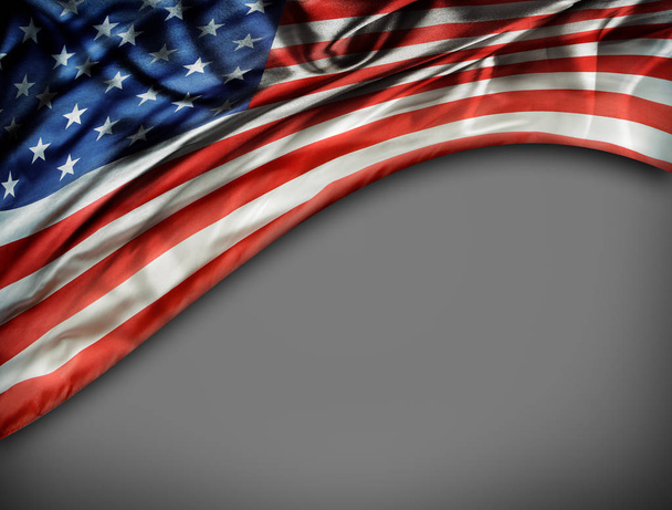 US-Flagge auf grau - Foto, Bild