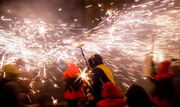 Барселона, Іспанія. 21 вересня: Феєрверки в Барселоні під час традиційної гонки на вогні, на фестивалі міста. - Фото, зображення