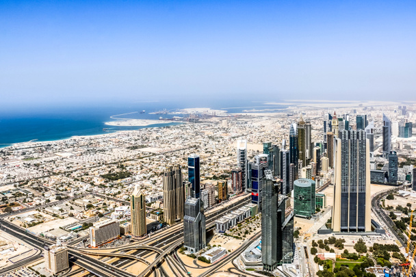 Vista aerea di Dubai Skyline, Incredibile vista sul tetto di Dubai Sheikh Zayed Road Grattacieli residenziali e commerciali nel centro di Dubai, Emirati Arabi Uniti
 - Foto, immagini