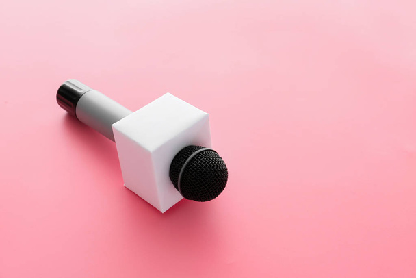 Journalist's microphone on color background - Foto, immagini
