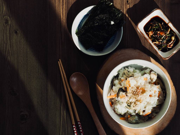 Asijské jídlo ústřice zelenina rýže a vedlejší vchod - Fotografie, Obrázek
