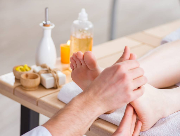 Foot massage in medical spa - Foto, immagini