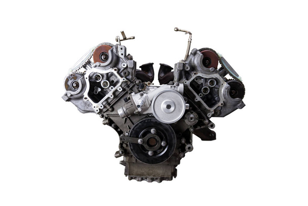 V-vormige motor met zes of acht cilinders van aluminium en - Foto, afbeelding