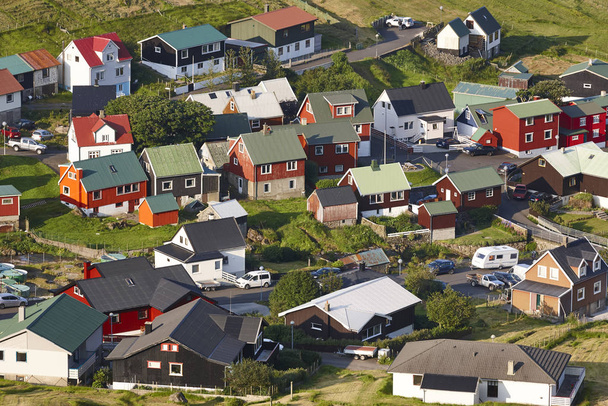 traditionelle färöische Inseln malerisches Dorf in eysturoy, eld - Foto, Bild