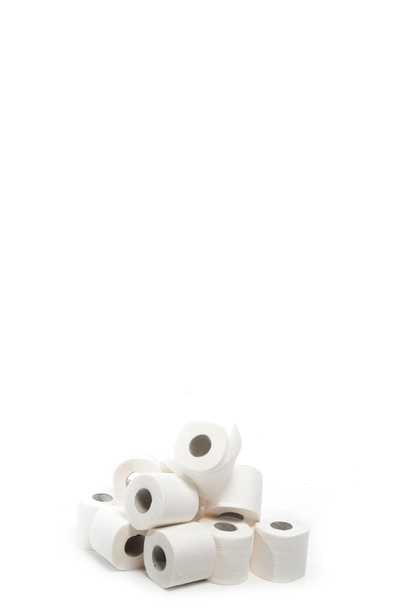 рулоны туалетной бумаги в стопке изолированы на белом
 - Фото, изображение