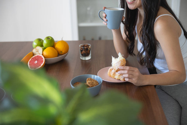 Young Asian female smiling happily at breakfast - Foto, Imagem