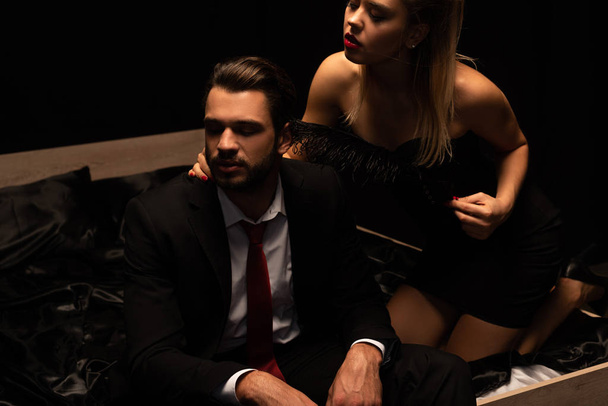 beautiful elegant sexy couple in dark room - Foto, afbeelding