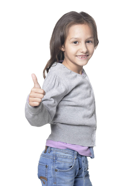 portré aranyos kislány hüvelykujj fel elszigetelt fehér háttér - Fotó, kép