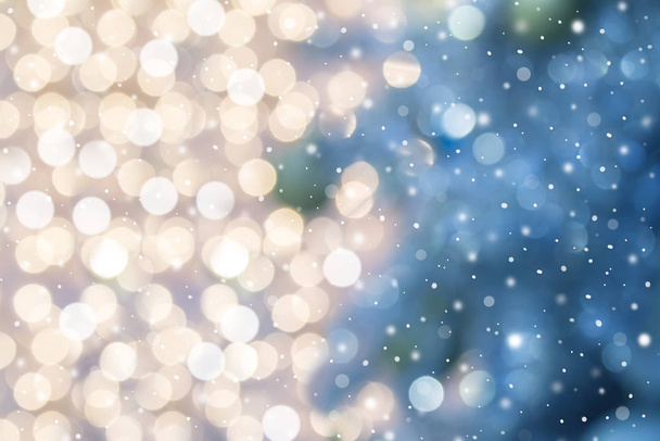 Árbol de Navidad abstracto con luces bokeh desenfocadas. - Foto, Imagen