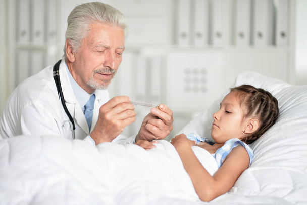  man doctor  and girl in hospital - Photo, Image